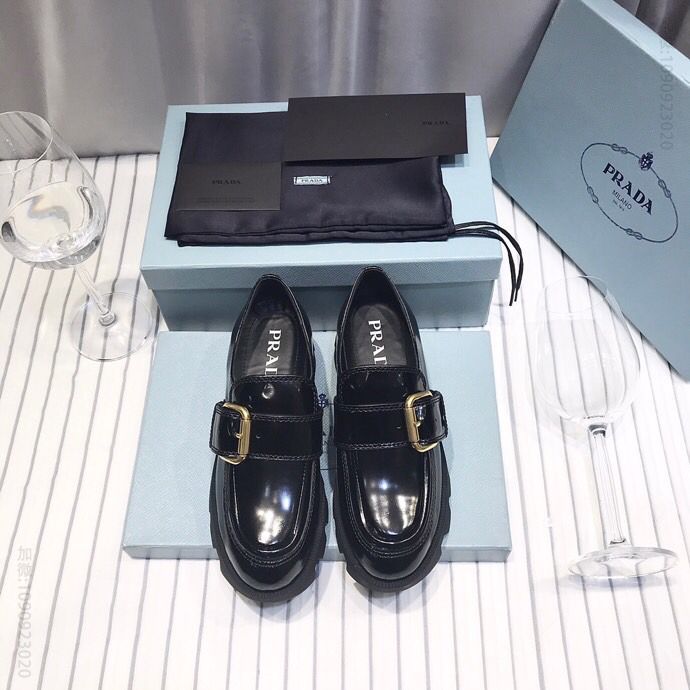 【Prada 】普拉达 秋冬新款黑色漆皮厚底休闲小皮鞋