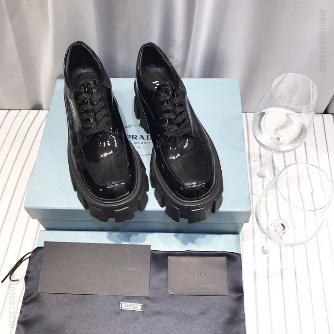 【Prada 】普拉达 秋冬新款黑色漆皮厚底休闲小皮鞋