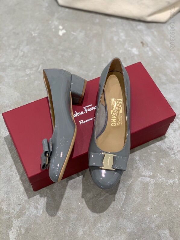 SF salvatore Ferragamo 菲拉格慕 Vara新款半内里粗跟单鞋