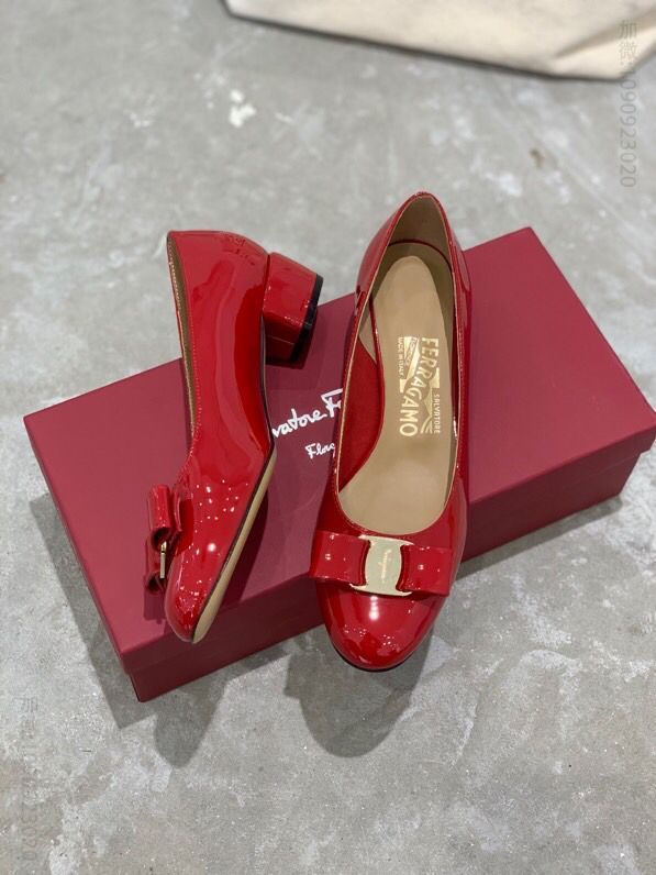 SF salvatore Ferragamo 菲拉格慕 Vara新款半内里粗跟单鞋