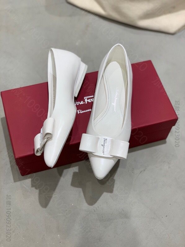 SF salvatore Ferragamo 菲拉格慕最新糖果色走秀款尖头浅...