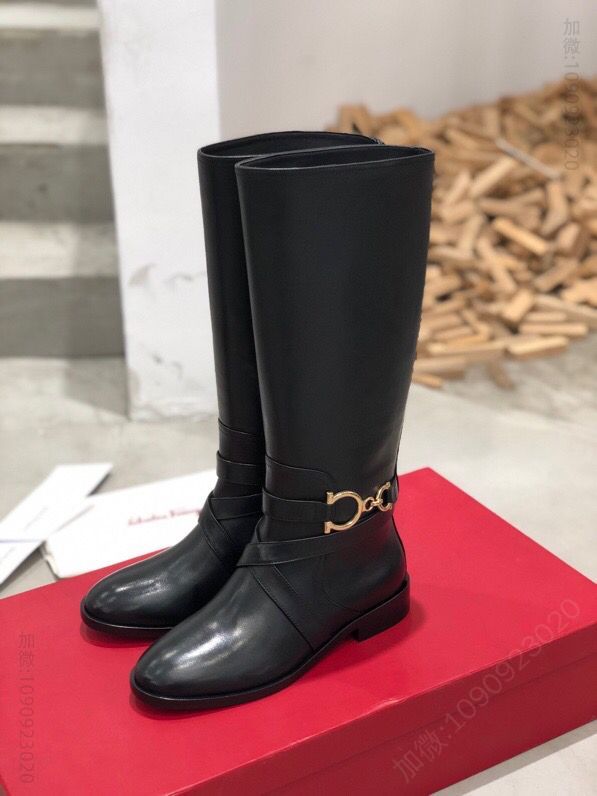 SF salvatore Ferragamo 秋冬新品上新！菲拉格慕Gancini马蹄扣粗跟长靴