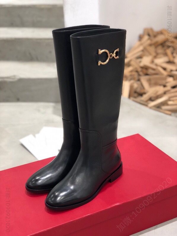 SF salvatore Ferragamo 秋冬新品上新！菲拉格慕Gancini马蹄扣粗跟长靴