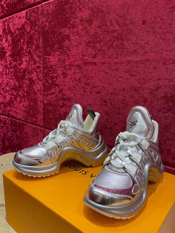 Loui Vuitton 驴家牌 路易威登经典老爹鞋