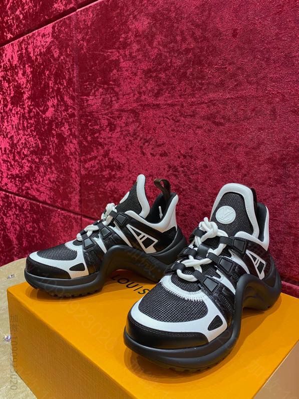 Loui Vuitton 驴家牌 路易威登经典老爹鞋