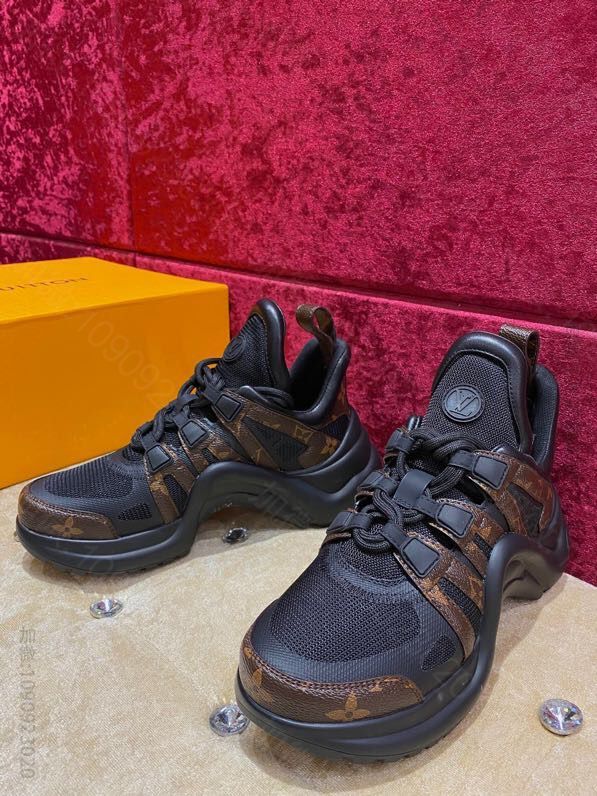 Loui Vuitton 驴家牌 路易威登经典老爹鞋