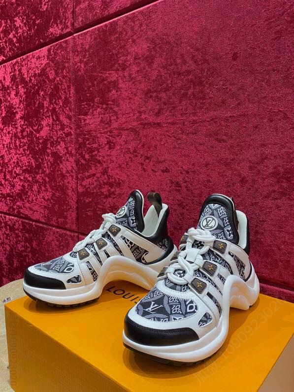 Loui Vuitton 驴家牌 路易威登经典老爹鞋