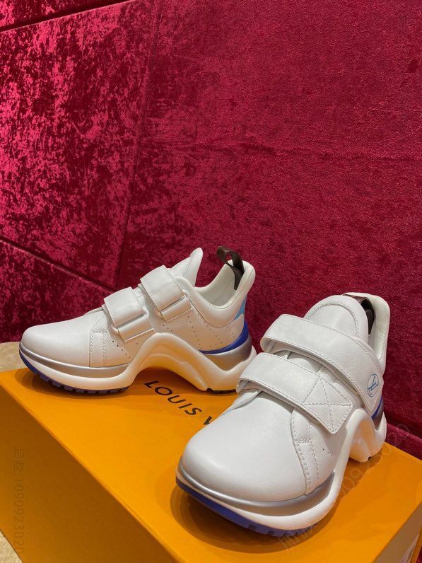 Loui Vuitton 驴家牌 路易威登20新款魔术贴老爹鞋