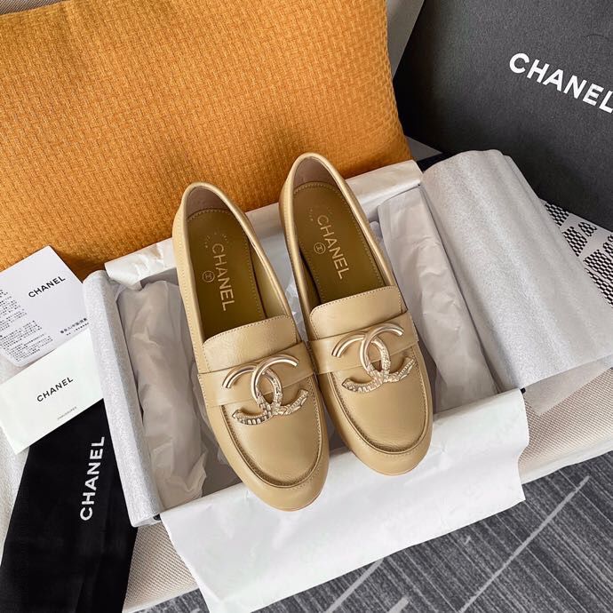 chanel香奈儿 2023 新款双C扣元素装饰乐福单鞋