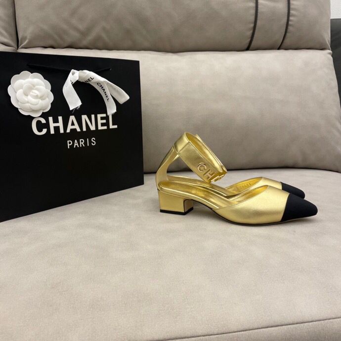 Chanel香奈儿 20早秋 高级手工坊系列金属字母扣女士平底鞋