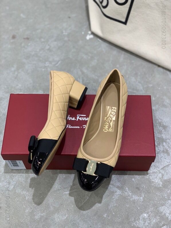 SF Ferragamo 菲拉格慕 菱格系列羊皮菱格电绣拼色女鞋