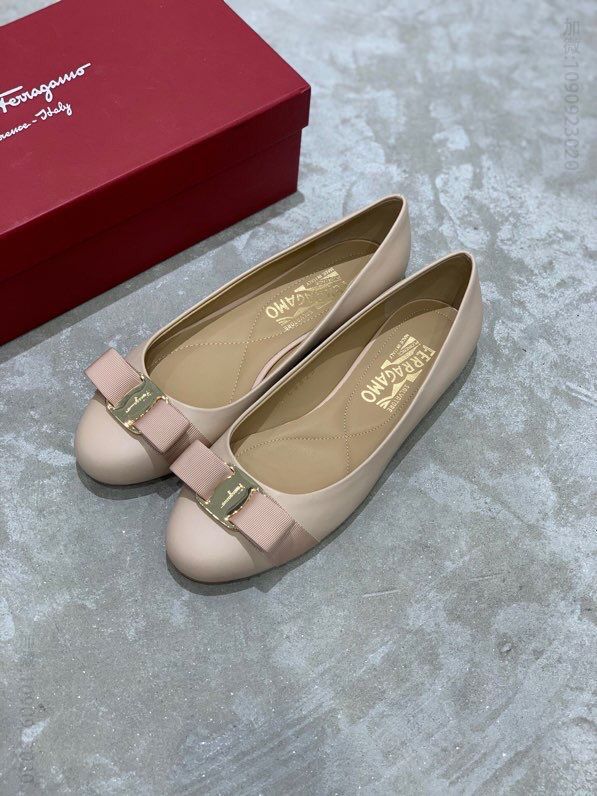SF salvatore Ferragamo 菲拉格慕Vara蝴蝶结经典款平底单鞋