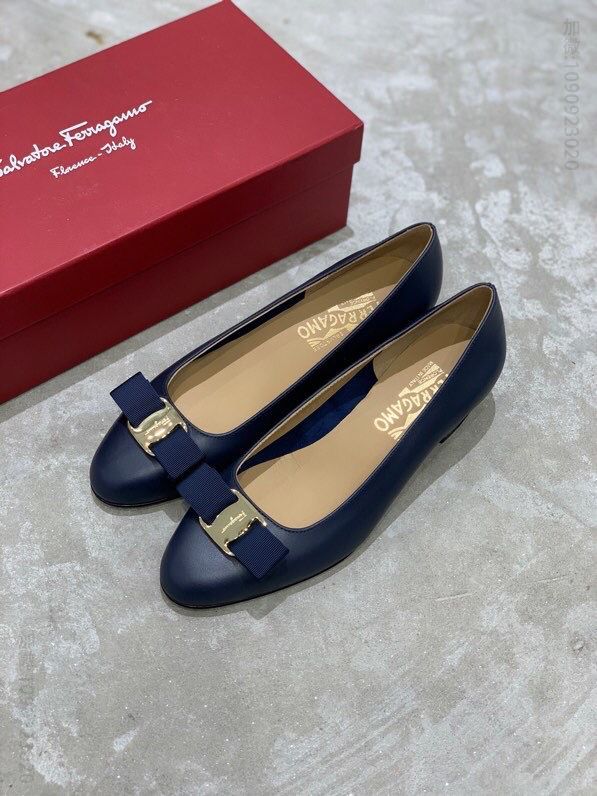 SF salvatore Ferragamo 菲拉格慕Vara蝴蝶结经典款半内里中跟单鞋