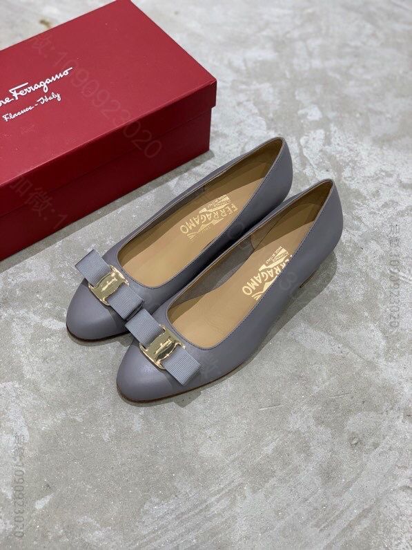 SF salvatore Ferragamo 菲拉格慕Vara蝴蝶结经典款半内里中跟单鞋