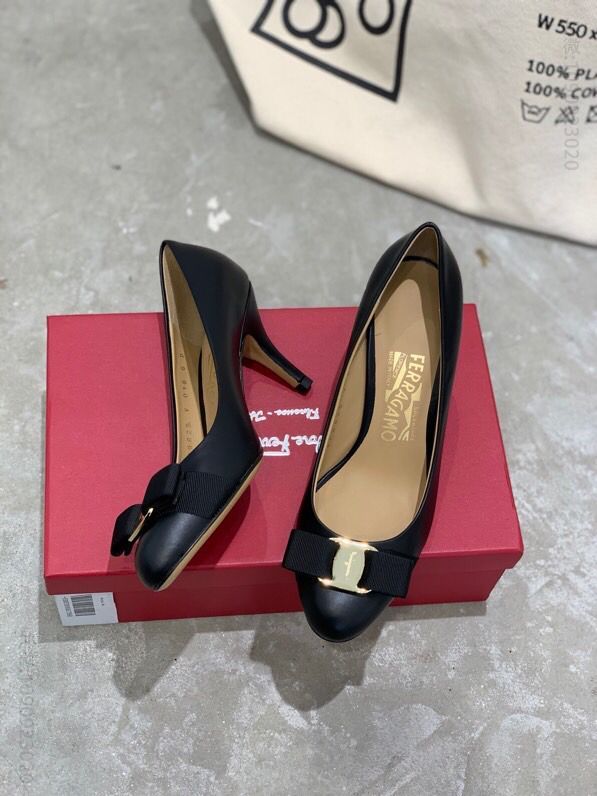 SF salvatore Ferragamo 菲拉格慕Vara蝴蝶结经典款细跟高跟单鞋