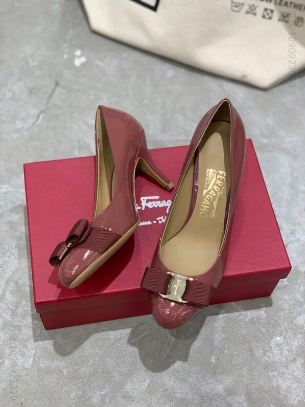 SF salvatore Ferragamo 菲拉格慕Vara经典款圆头高跟单鞋