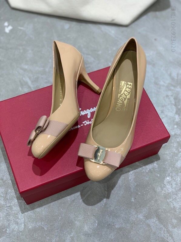 SF salvatore Ferragamo 菲拉格慕Vara经典款圆头高跟单鞋