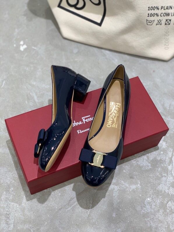 SF salvatore Ferragamo 菲拉格慕 Vara经典款圆头粗跟单鞋低跟鞋