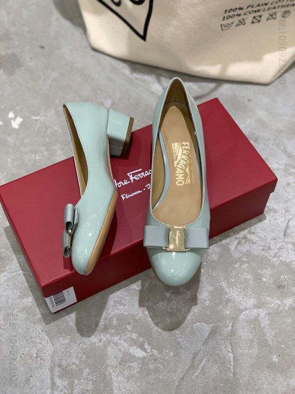 SF salvatore Ferragamo 菲拉格慕 Vara经典款圆头粗跟单鞋低跟鞋