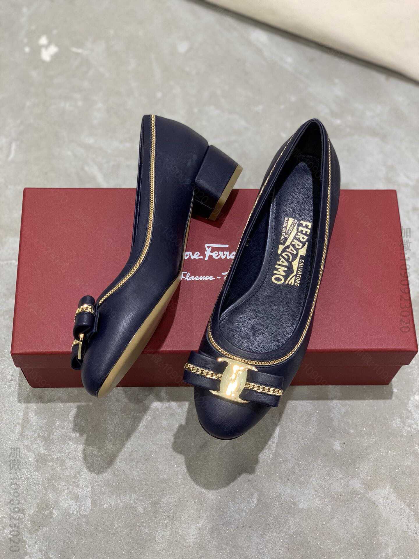 SF salvatore Ferragamo 19年最新菲拉格慕圆头链条蝴蝶...