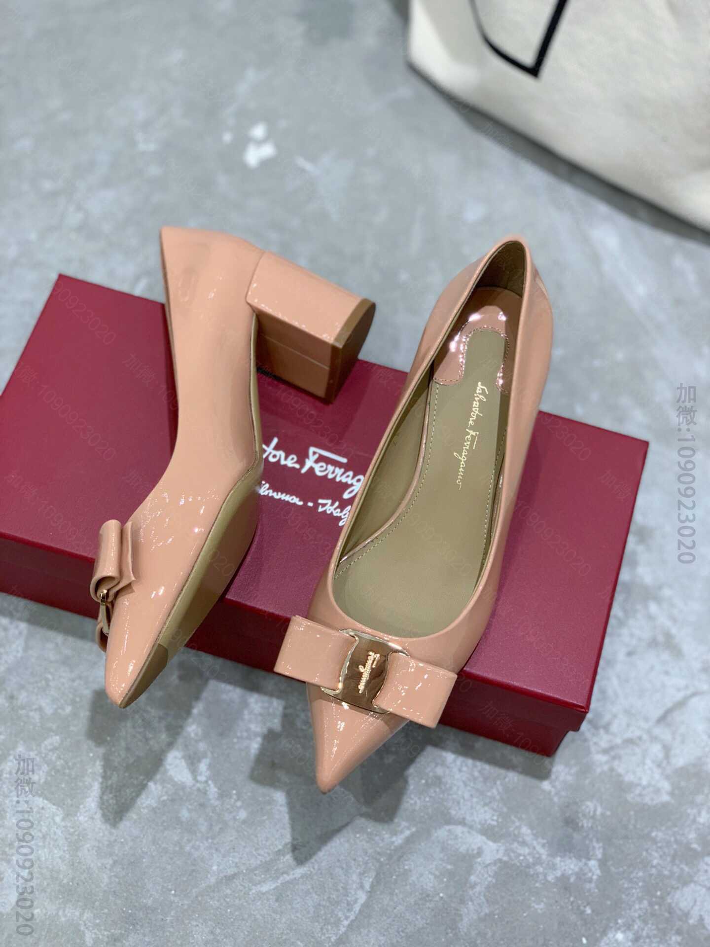 SF salvatore Ferragamo 菲拉格慕蝴蝶结粗跟尖头单鞋