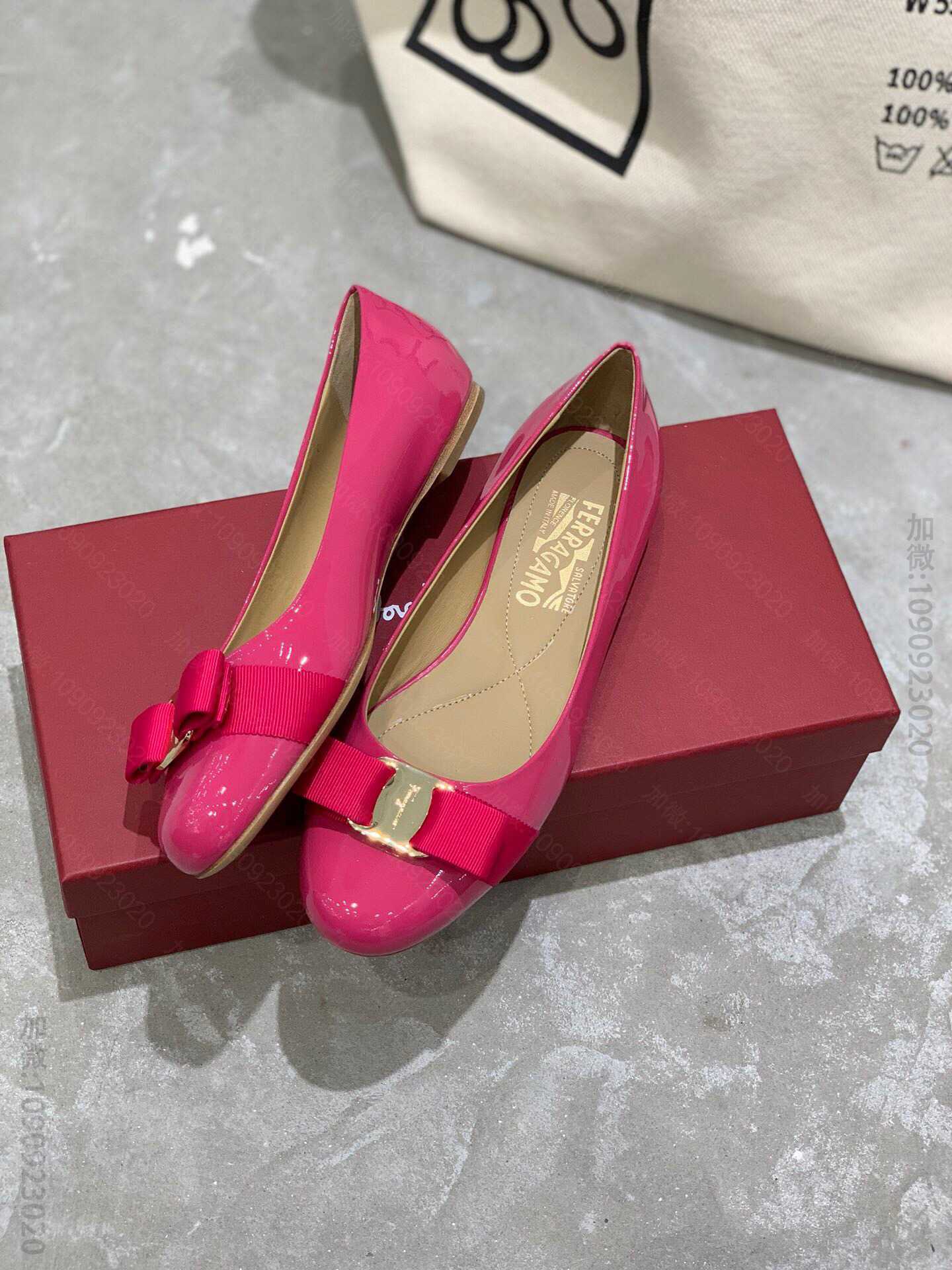 SF salvatore Ferragamo 菲拉格慕 Vara经典款圆头平...