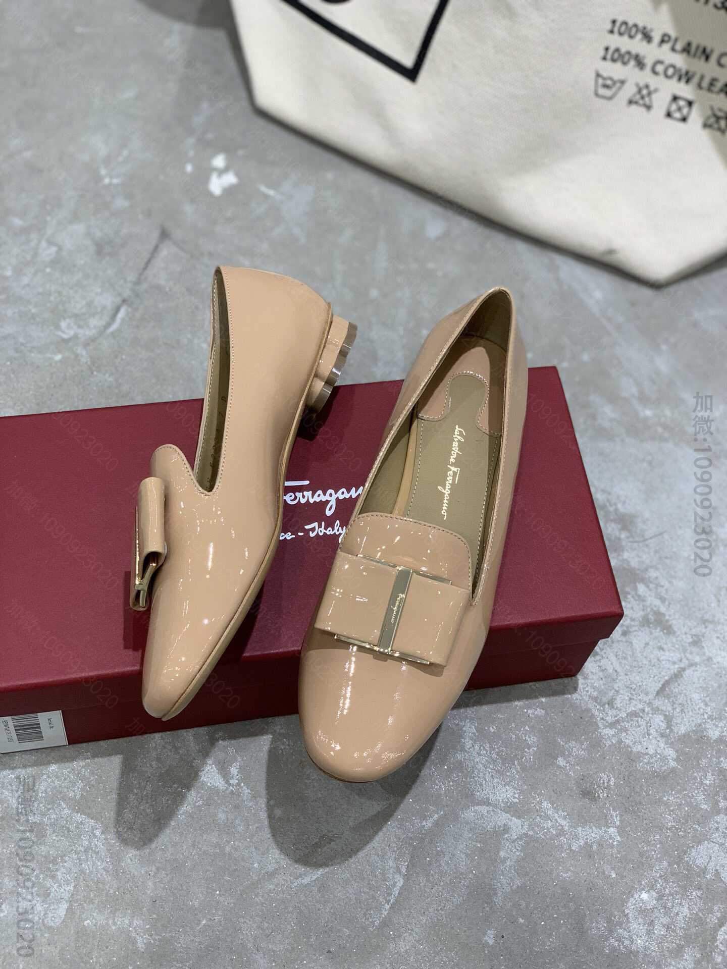 SF salvatore Ferragamo 菲拉格慕圆头大蝴蝶结漆皮乐福梅...