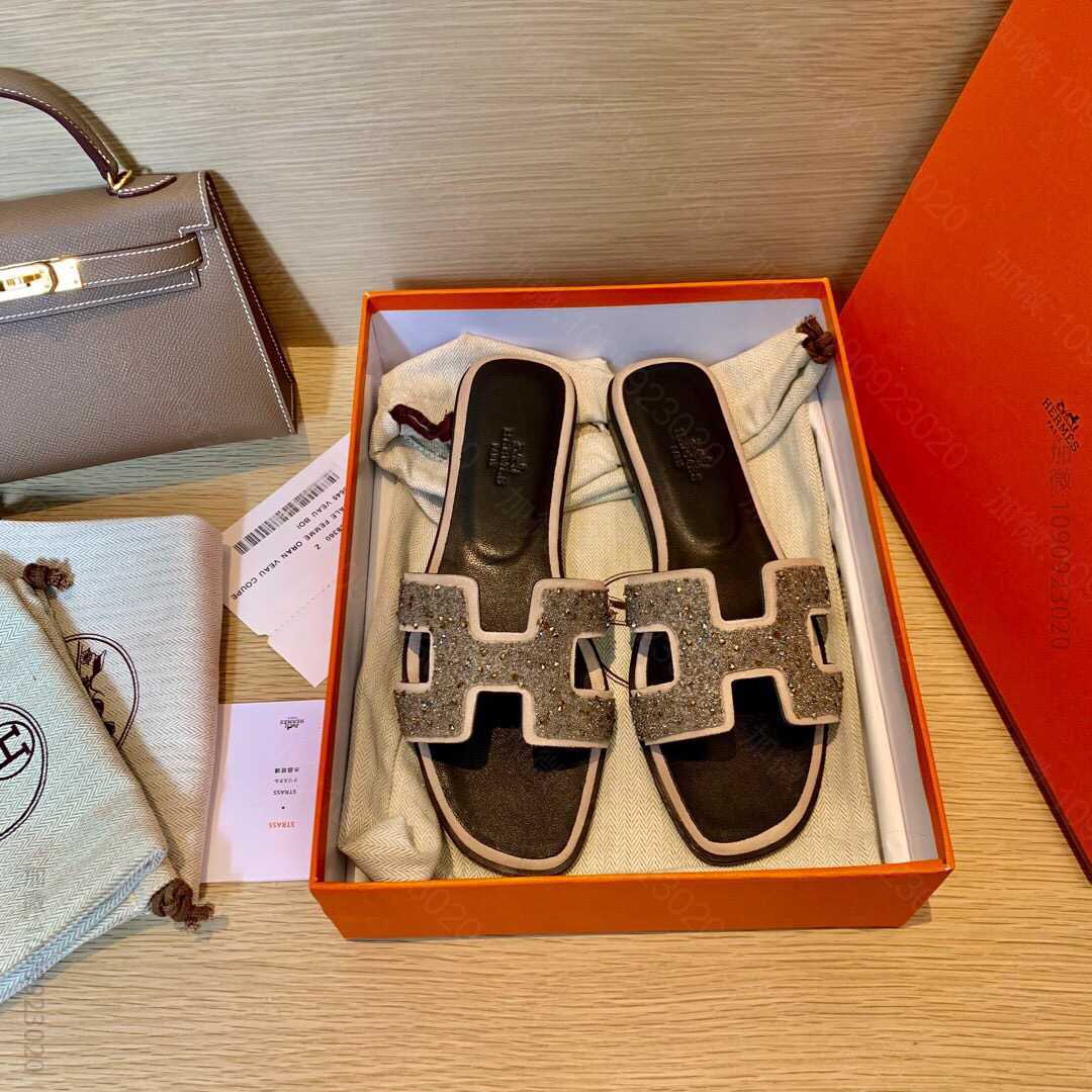 爱马仕HERMES 黑钻灰钻粉钻平底女士凉鞋