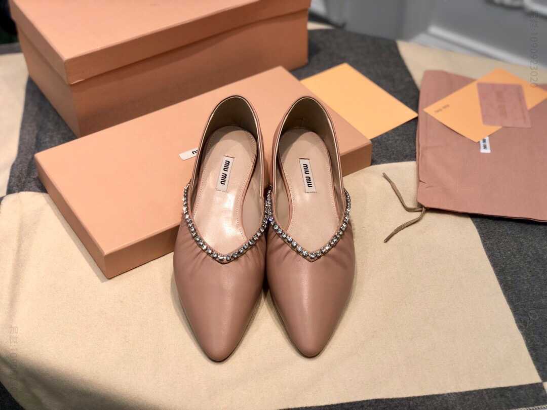 miumiu缪缪 2023早春内里及垫脚顶级混种羊皮平底单鞋