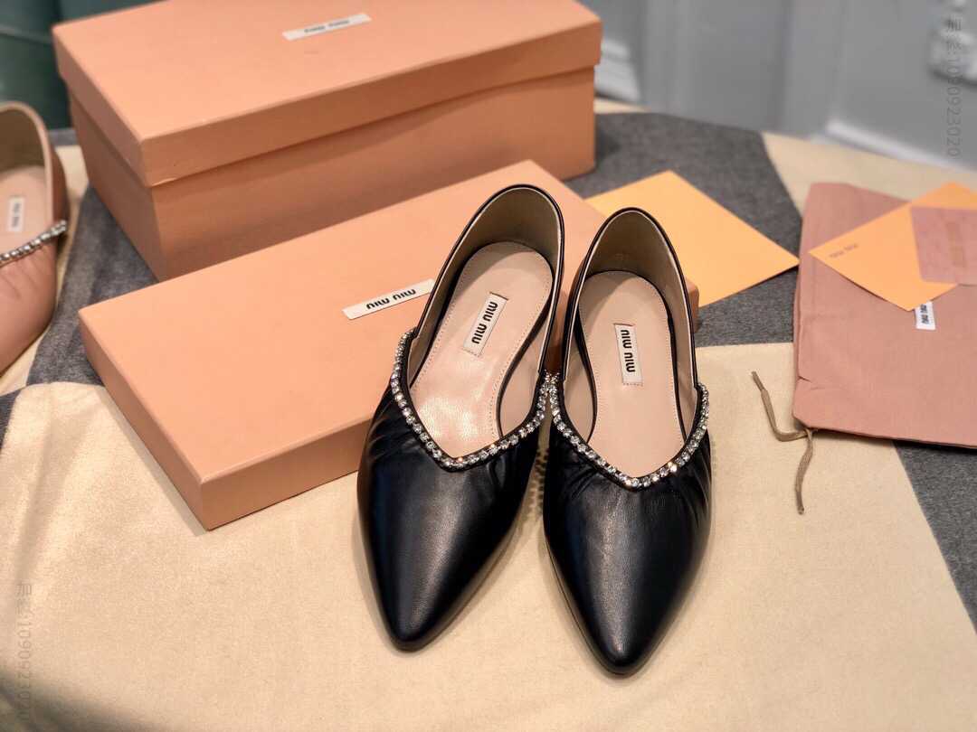 miumiu缪缪 2023早春内里及垫脚顶级混种羊皮平底单鞋