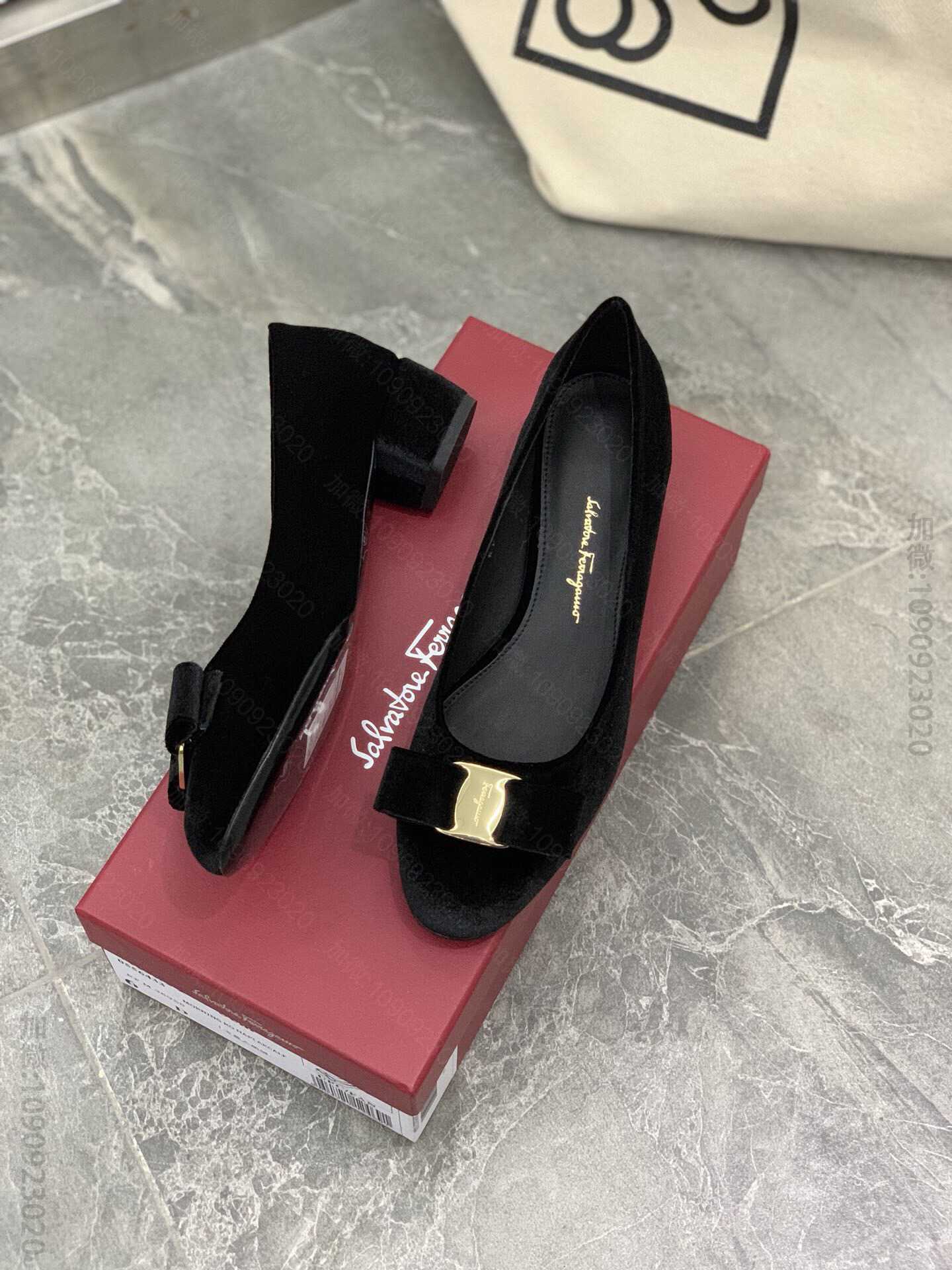 SF salvatore Ferragamo 菲拉格慕 蝴蝶结天鹅绒粗跟单鞋