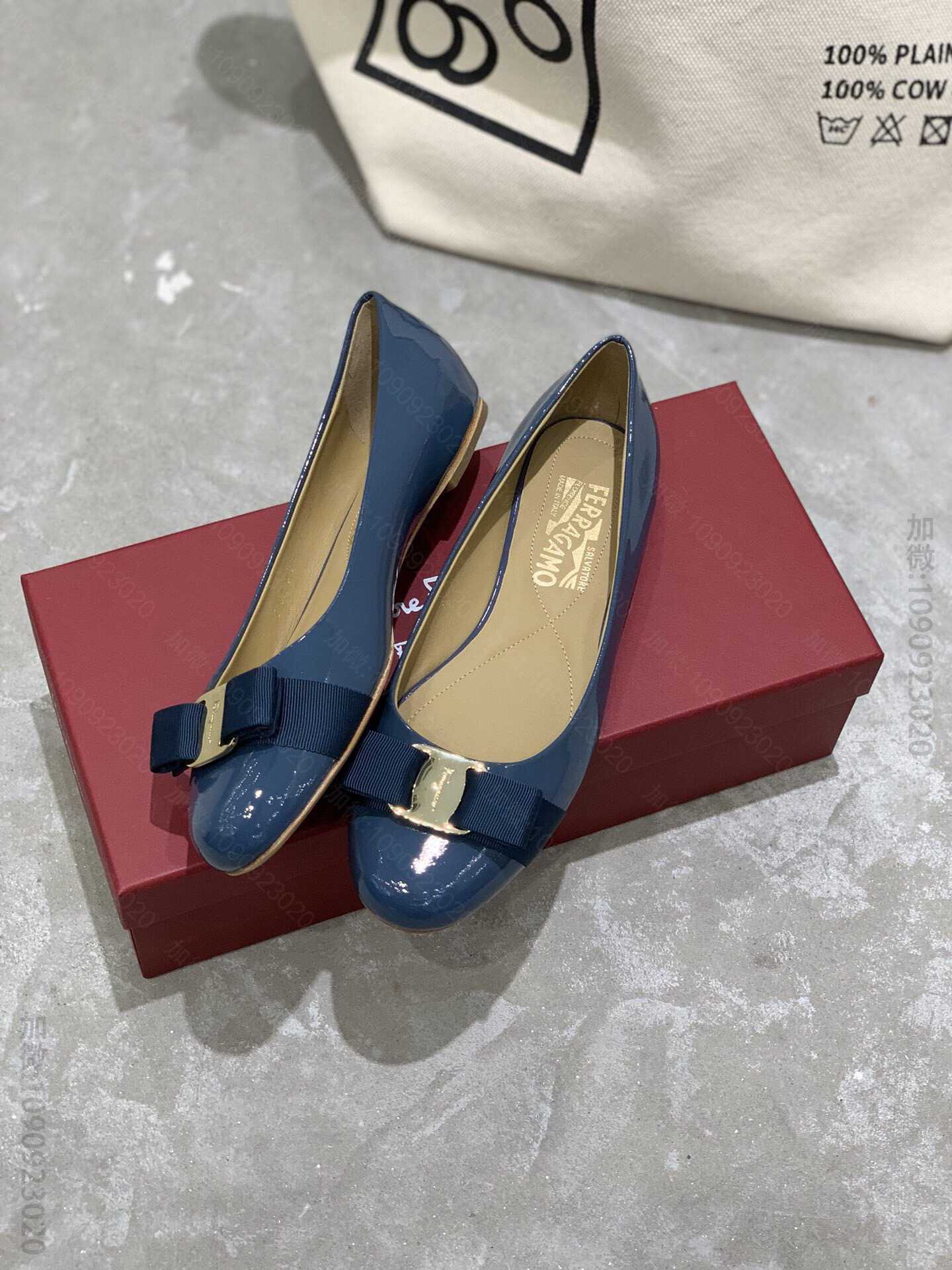 SF salvatore Ferragamo 菲拉格慕 Vara经典款圆头平底粗跟单鞋