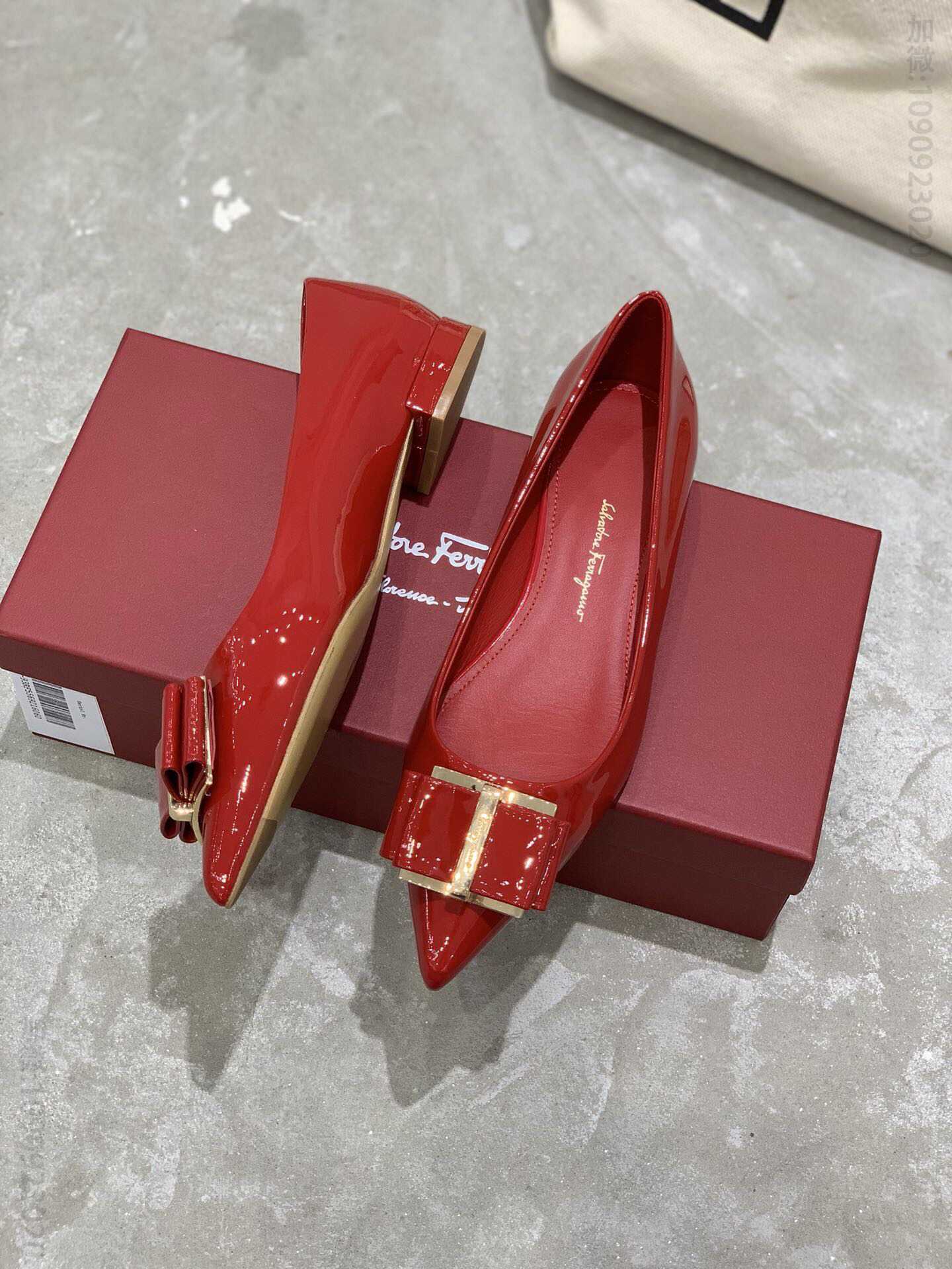 SF salvatore Ferragamo 19年最新菲拉格慕尖头叠层蝴蝶结平底