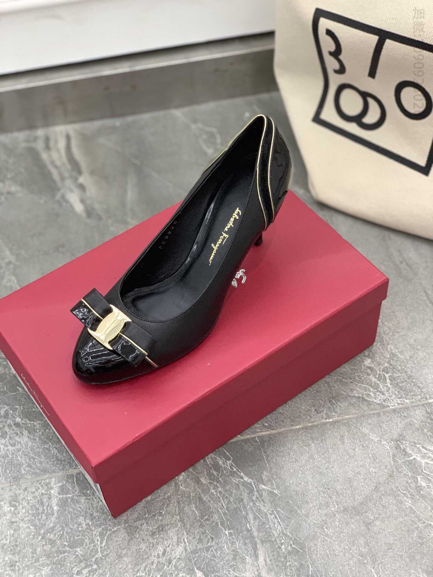 SF Ferragamo 菲拉格慕 漆皮羊皮羊猄拼接高跟鞋
