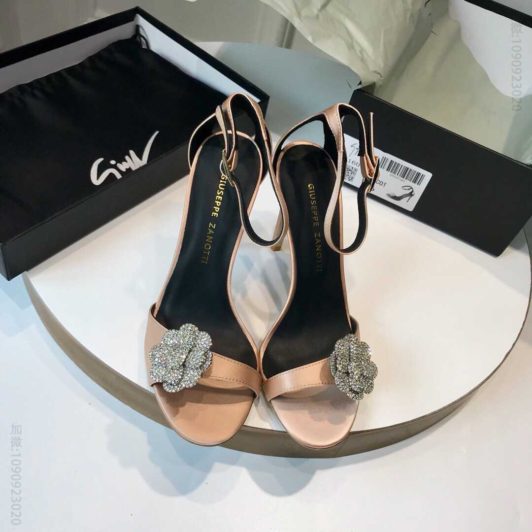Giuseppe Zanotti 黑色：羊京面施华洛世奇钻饰扣真皮大底高跟鞋凉鞋