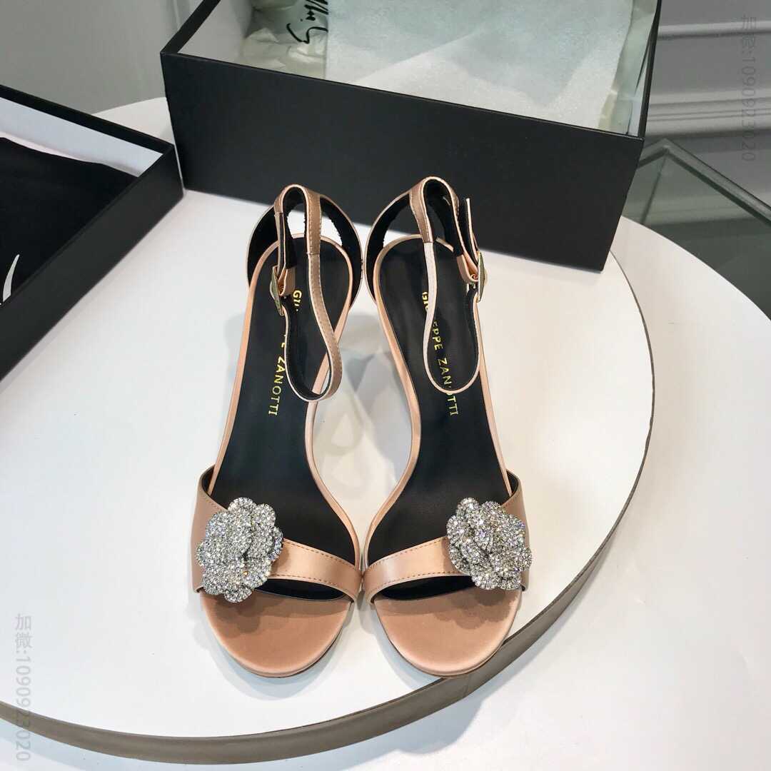 Giuseppe Zanotti 黑色：羊京面施华洛世奇钻饰扣真皮大底高跟鞋凉鞋