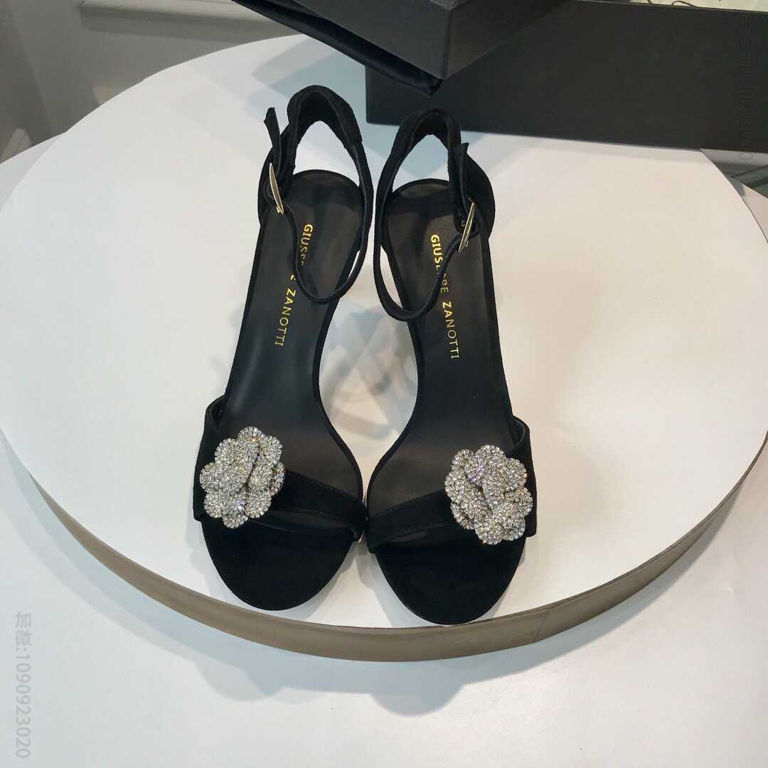 Giuseppe Zanotti 黑色：羊京面施华洛世奇钻饰扣真皮大底高跟鞋凉鞋