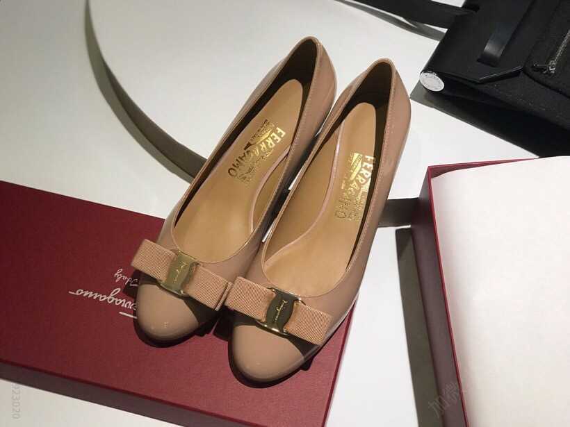 Salvatore Ferragamo菲拉格慕 经典款牛漆皮 内里：羊皮3.5Cm低跟鞋