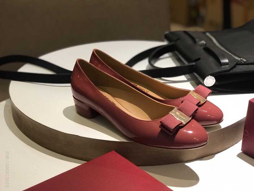 Salvatore Ferragamo菲拉格慕 经典款牛漆皮 内里：羊皮3.5Cm低跟鞋