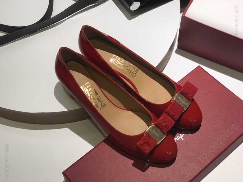 Salvatore Ferragamo菲拉格慕 经典款牛漆皮 内里：羊皮3.5Cm低跟鞋