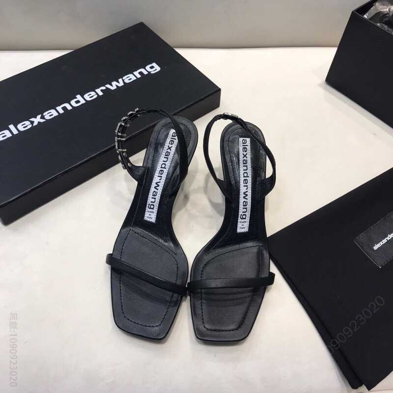 Alexander McQueen 各路明星/网红同款早春最凉鞋
