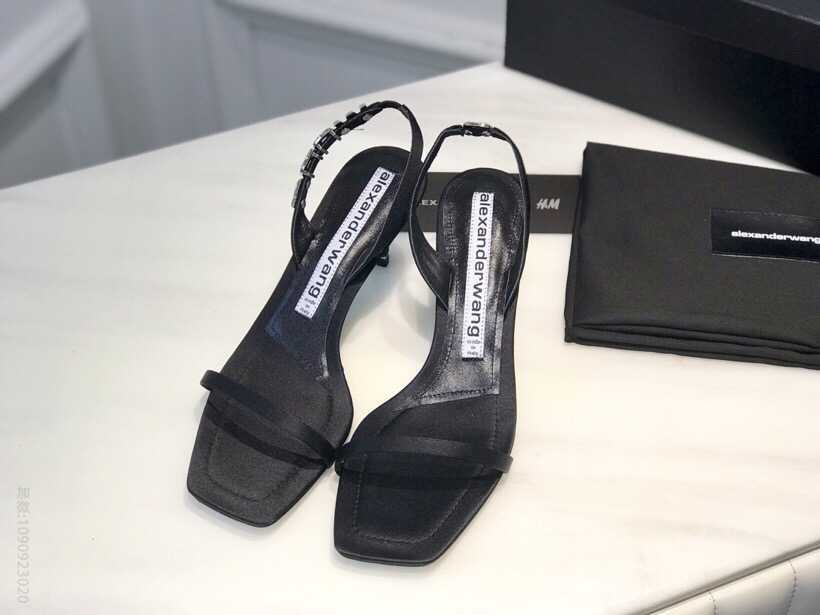 Alexander McQueen 各路明星/网红同款早春最凉鞋