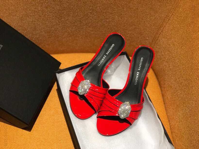 Giuseppe Zanotti 小牛漆 施华洛世奇钻饰扣真皮大底女款凉鞋拖鞋
