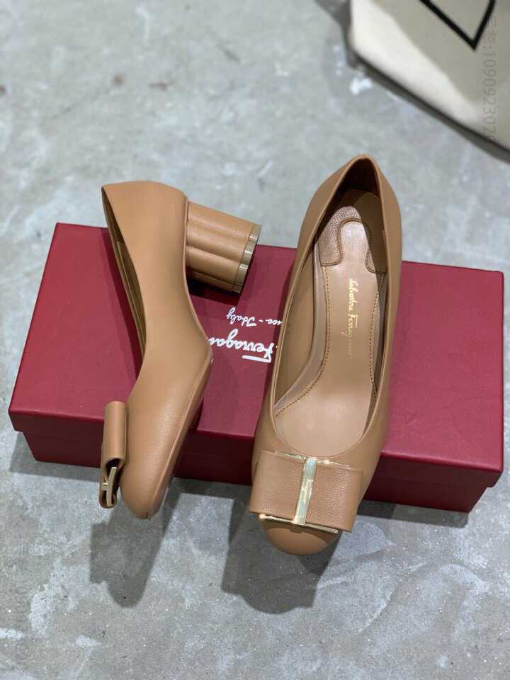 SF salvatore Ferragamo 菲拉格慕全新vara超大蝴蝶结圆头梅花跟高跟鞋