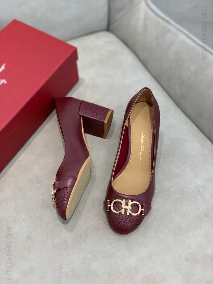 SF Ferragamo 菲拉格慕 新款圆头马蹄扣粗跟5.5cm高跟鞋