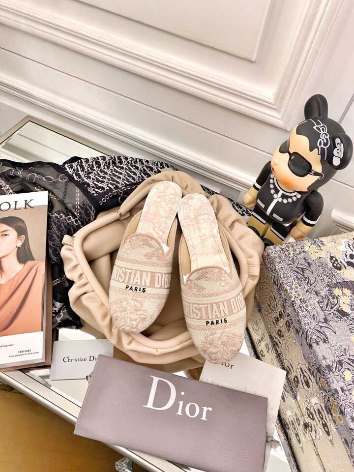 Dior迪奥 花卉刺绣图案动物园刺绣拖鞋系列