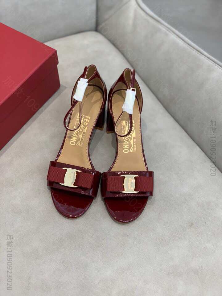 SF salvatore Ferragamo 菲拉格慕经典款一字带粗跟凉鞋