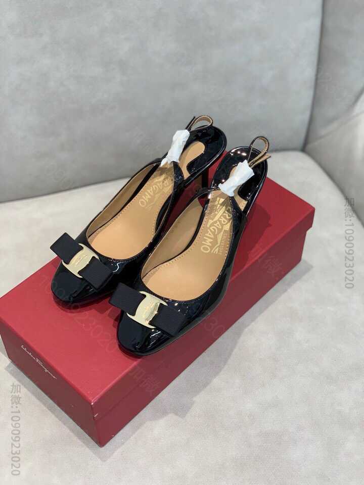 SF salvatore Ferragamo 菲拉格慕经典款一字带粗跟凉鞋