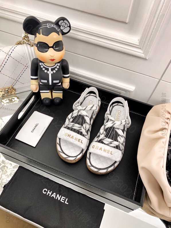 chanel香奈儿 意大利小牛皮原版混种水晶羊皮魔术贴拼色凉鞋