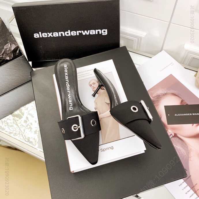 Alexander McQueen 大王猫跟扣饰尖头凉拖系列